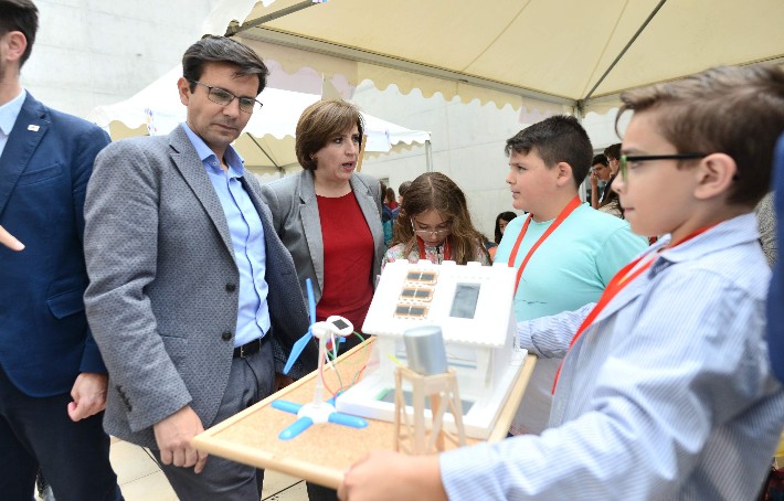 La VI Feria del Emprendimiento re�ne a casi 800 estudiantes de Granada que exponen sus proyectos empresariales
